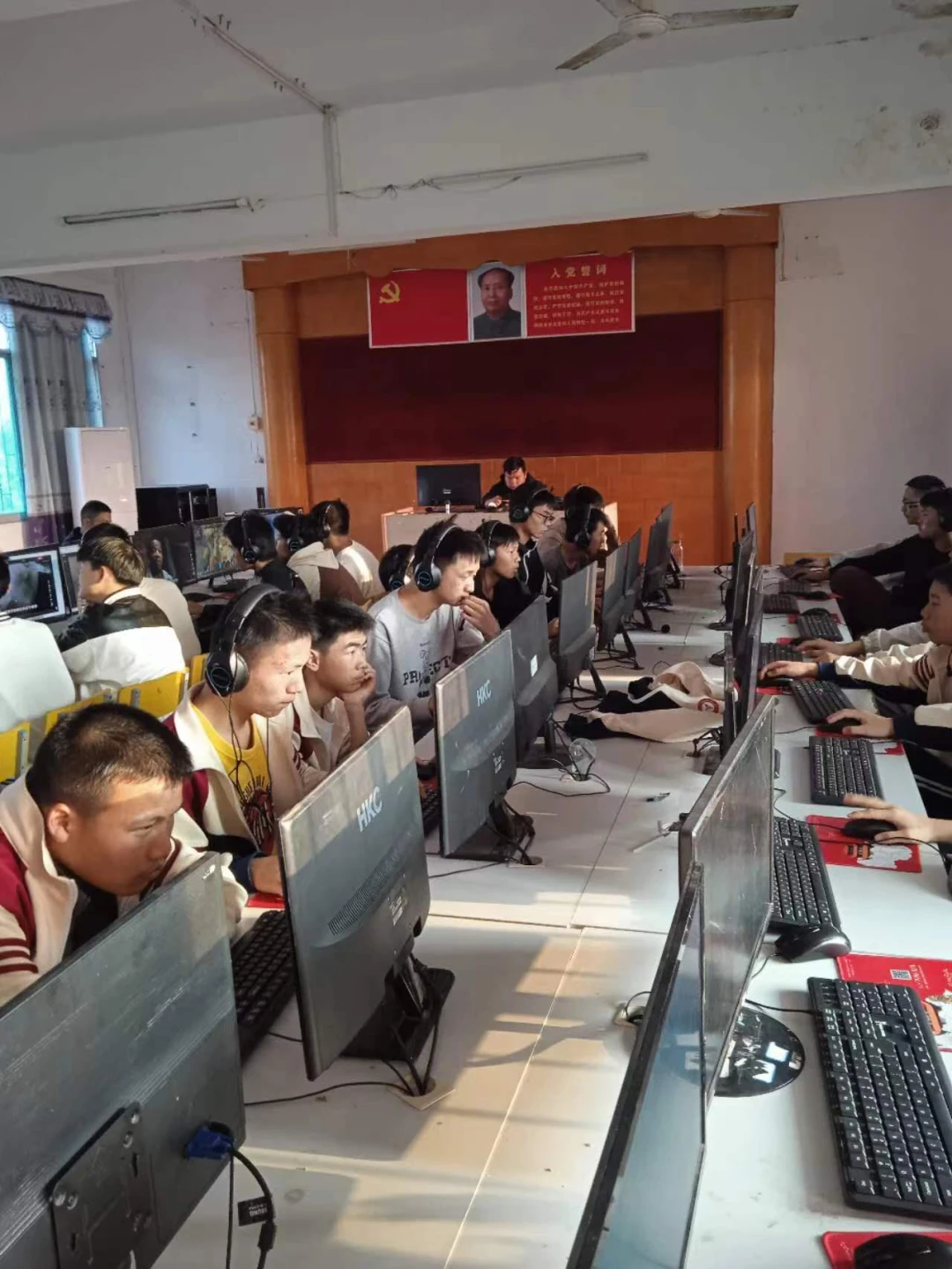刻苦训练篮球时如何避免受伤的建议_0
